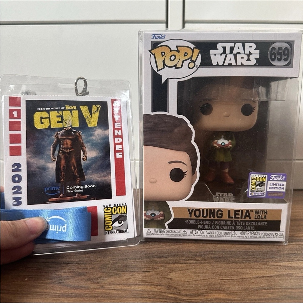 Funko POP! Star Wars Young Leia With Lola (SDCC Official Sticker) #659